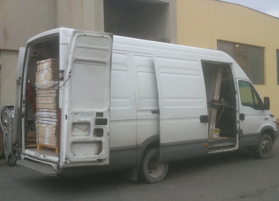 Dodávka pro stěhování a autodopravu